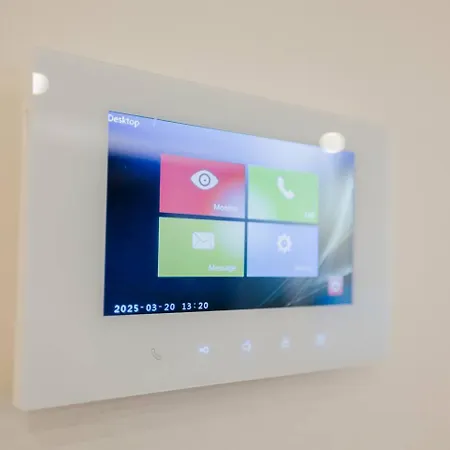 Clover Leaf B 01 By Homely Malta! 아파트