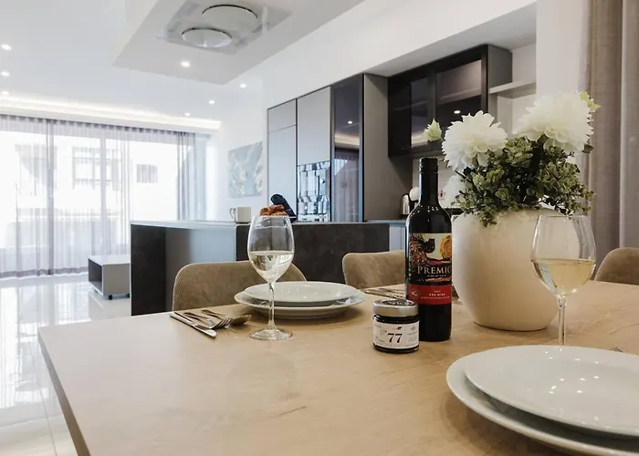 Clover Leaf B 01 By Homely Malta! * Σεντ Πόλς Μπέι